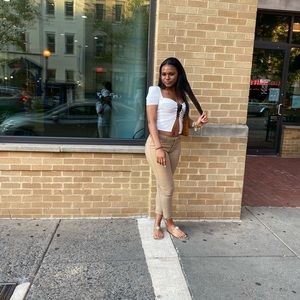 Meet your Posher, Laila